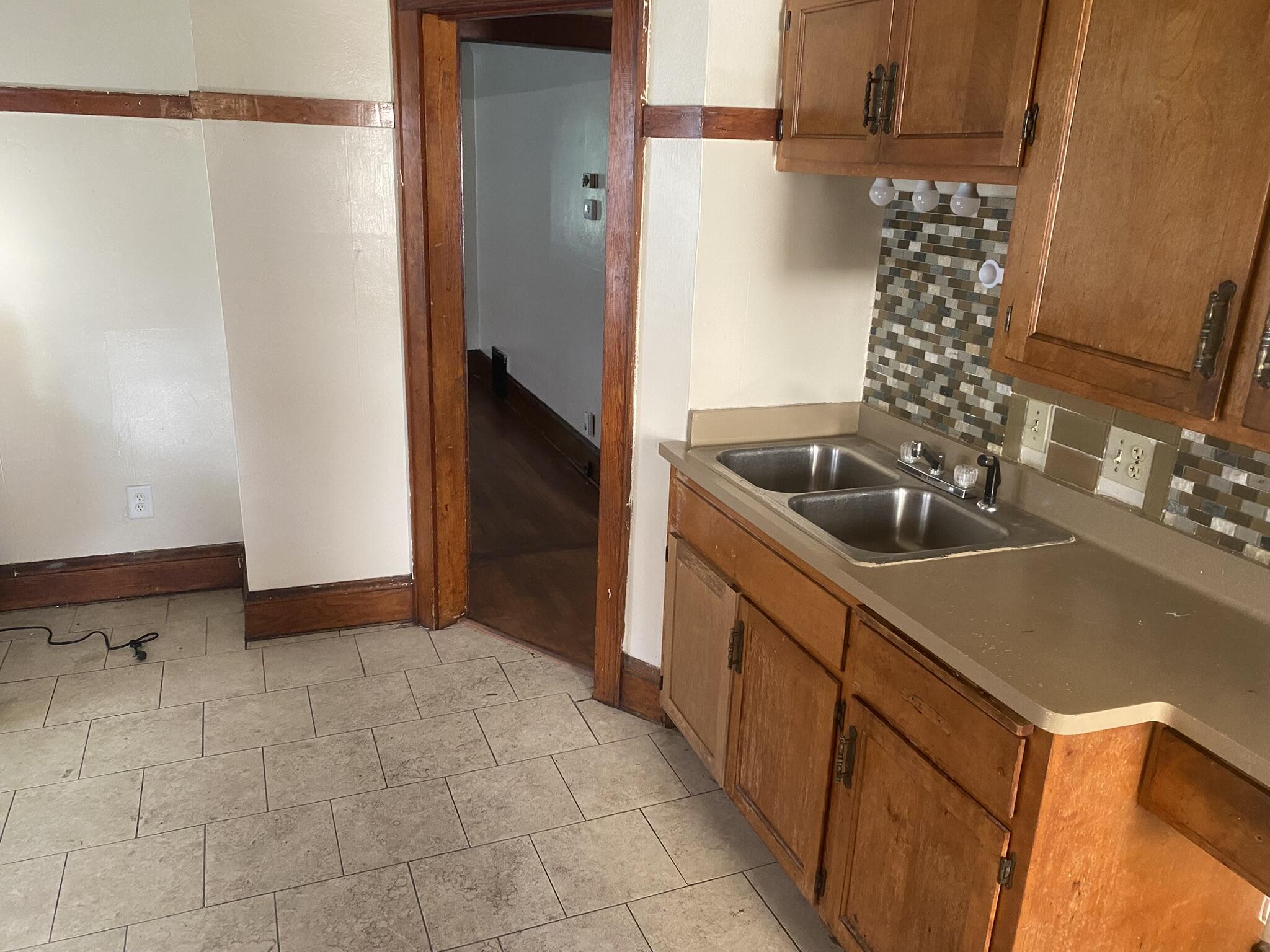 2848 North 50th Street Milwaukee, WI 53210 - Photo 7 of 13 IMG_5920