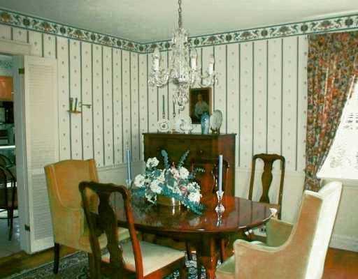 358 Midway Road Mt. Lebanon, PA 15216 - Photo 4 of 8 Gallery Image 4