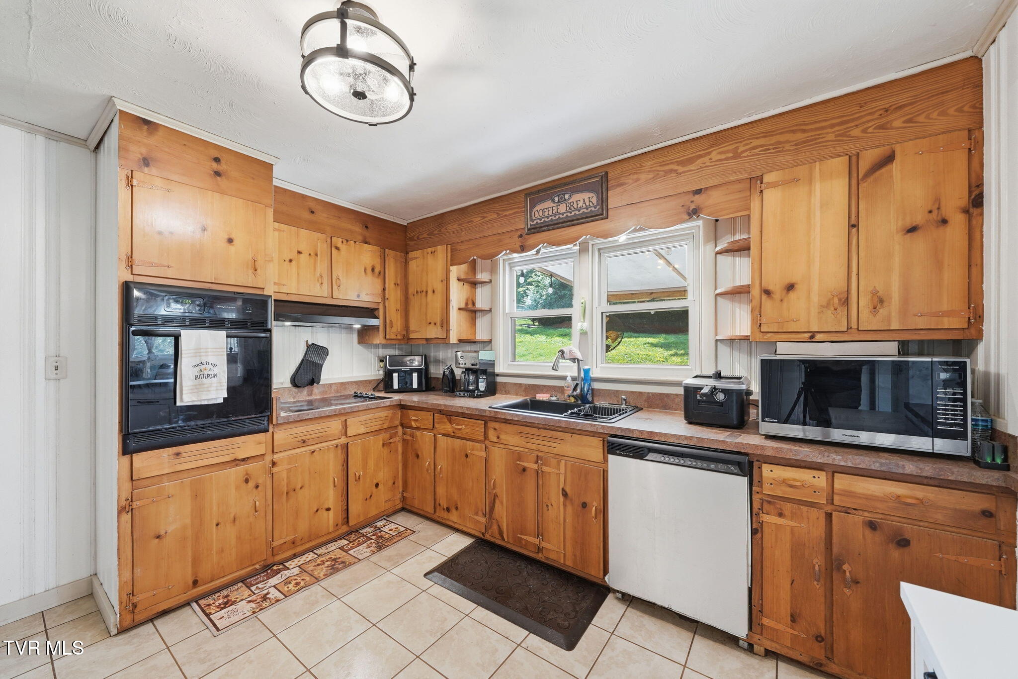 401 Seminole Road Bristol, VA 24201 - Photo 7 of 24 32-web-or-mls-010_JH 20260714-026