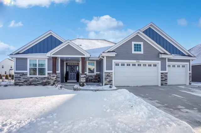 $699,900 | 1533 Fay Lane, Oconomowoc, WI 53066