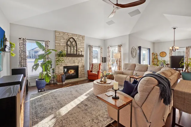 $674,900 | 1533 Fay Lane, Oconomowoc, WI 53066