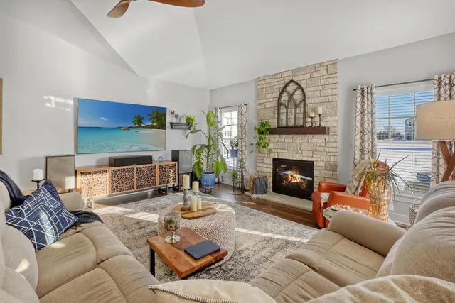 $674,900 | 1533 Fay Lane, Oconomowoc, WI 53066