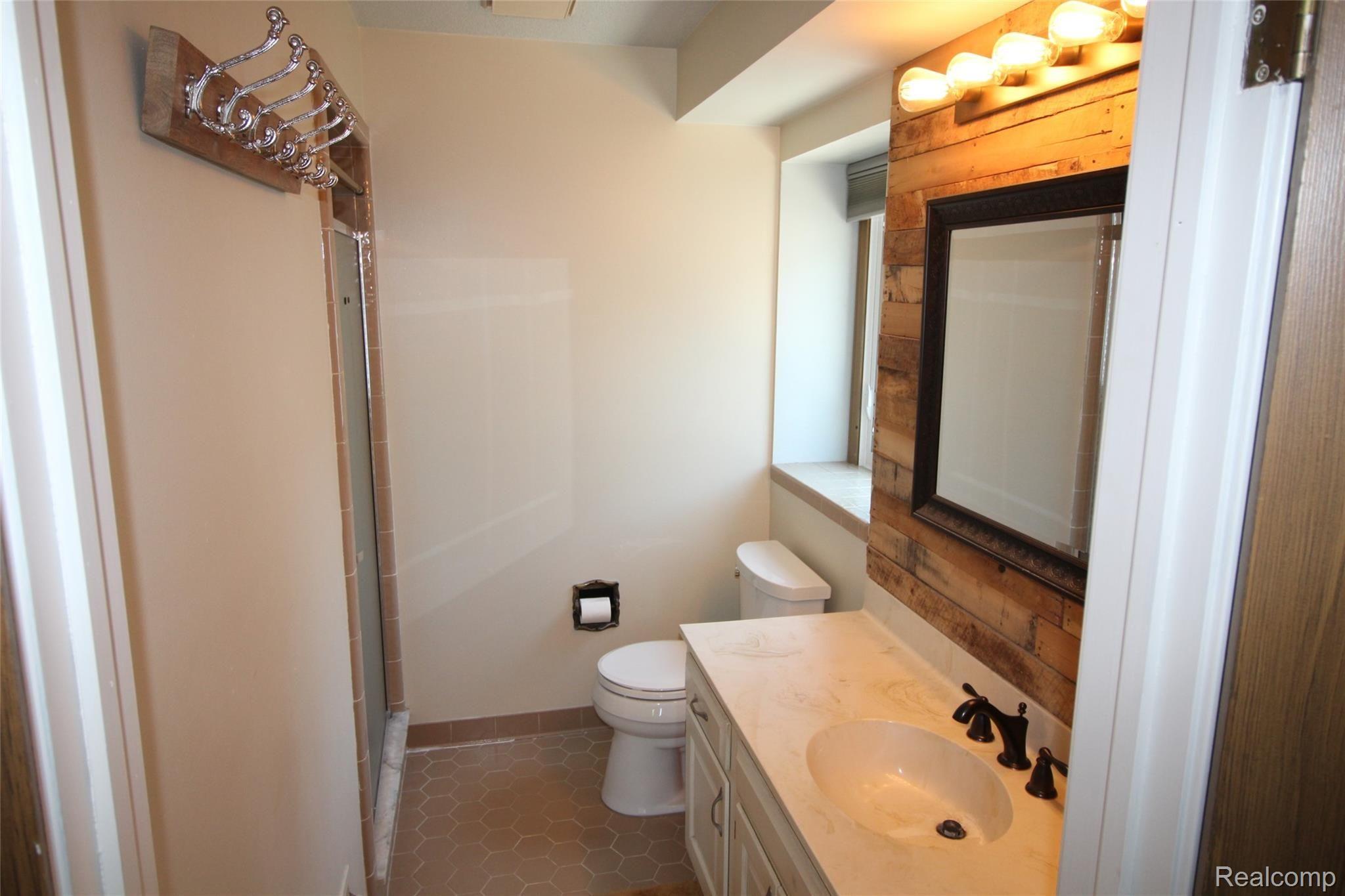 669 North Riverside Avenue, Unit 2 St. Clair, MI 48079 - Photo 21 of 24 IMG_5968.JPG