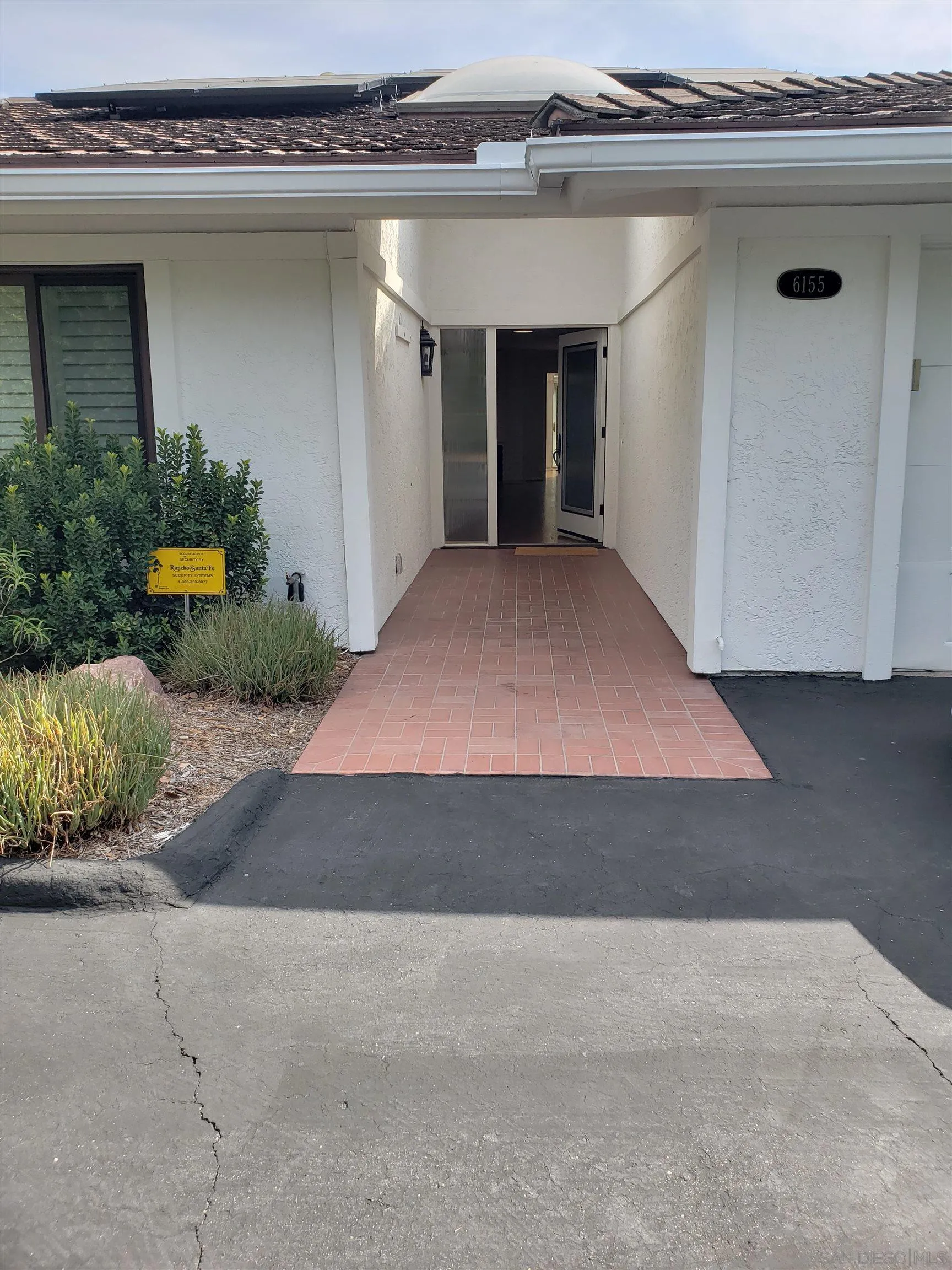 6155 Paseo Delicias Rancho Santa Fe, CA 92067 - Photo 4 of 17 Entry