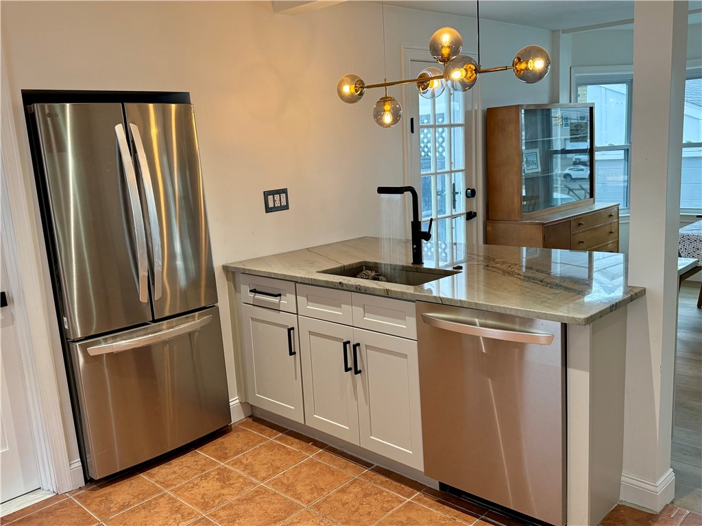 571 Winter Street Woonsocket, RI 02895 - Photo 4 of 27