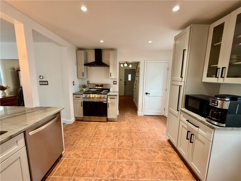 571 Winter Street Woonsocket, RI 02895 - Photo 7 of 27