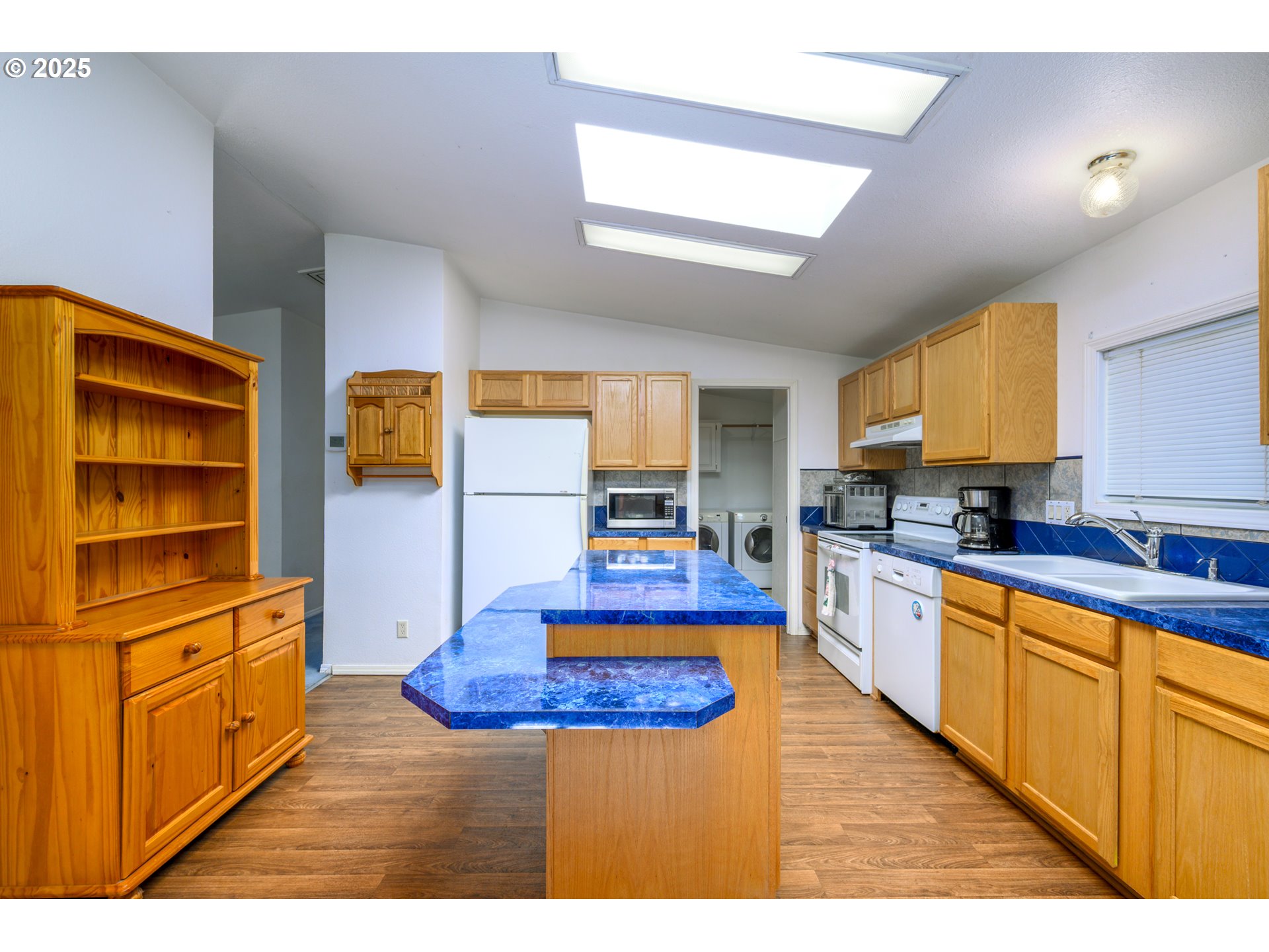 694 Tipton Road Roseburg, OR 97471 - Photo 14 of 36 a kitchen with stainless steel appliances kitchen island granite countertop a sink dishwasher stove and cabinets
