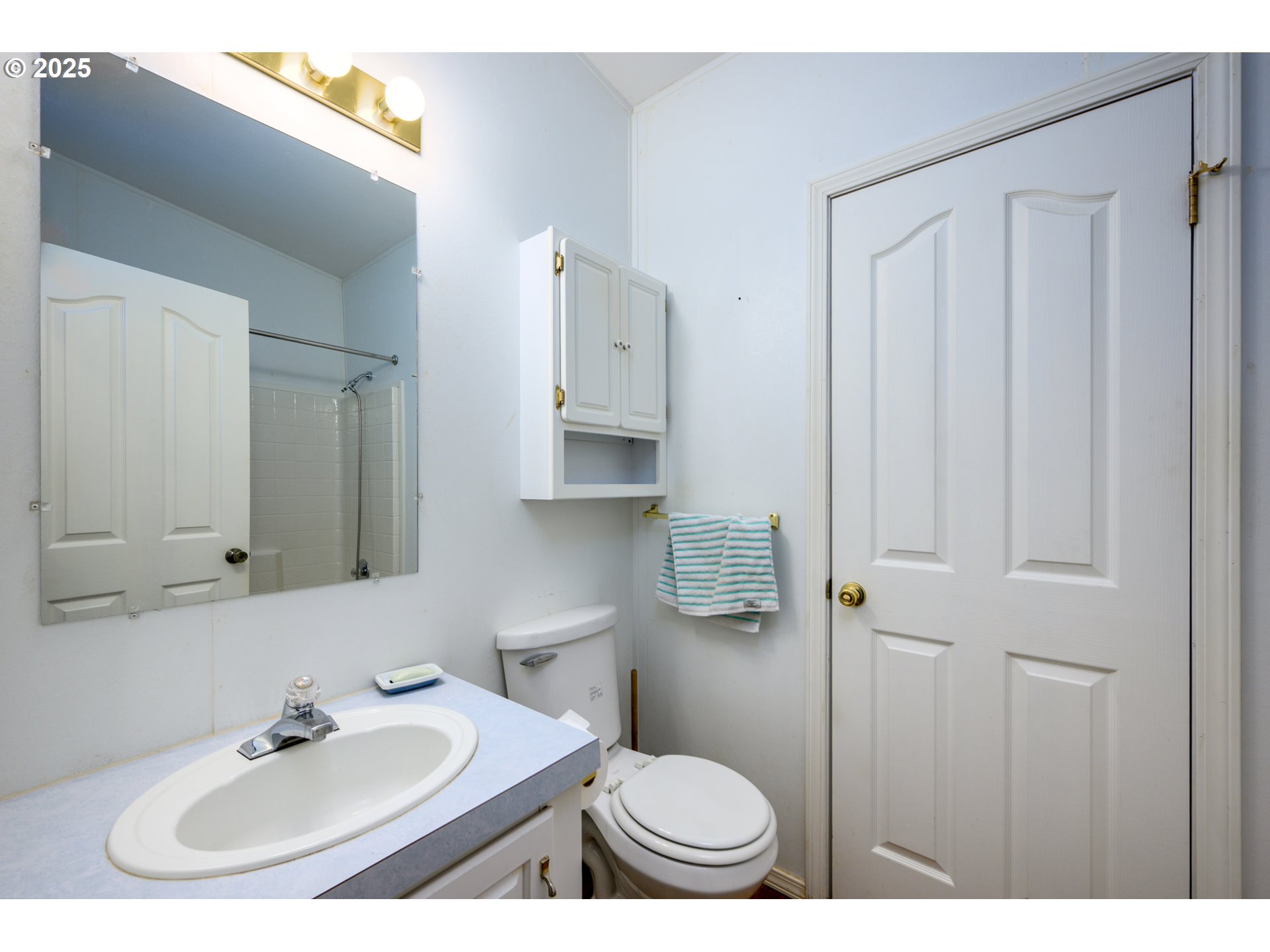 694 Tipton Road Roseburg, OR 97471 - Photo 21 of 36 a bathroom with a sink a toilet and shower