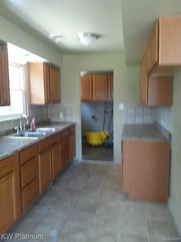 5535 Lakeshore Road Fort Gratiot, MI 48059 - Photo 7 of 14 5535 Lakeshore10.jpg