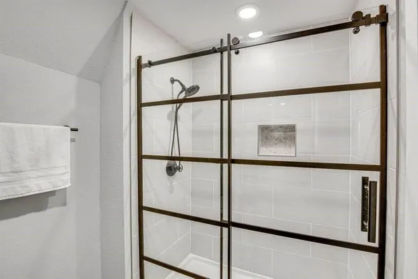 $1,900 | 5248 Sam Houston Drive, Log Cabin, TX 75148