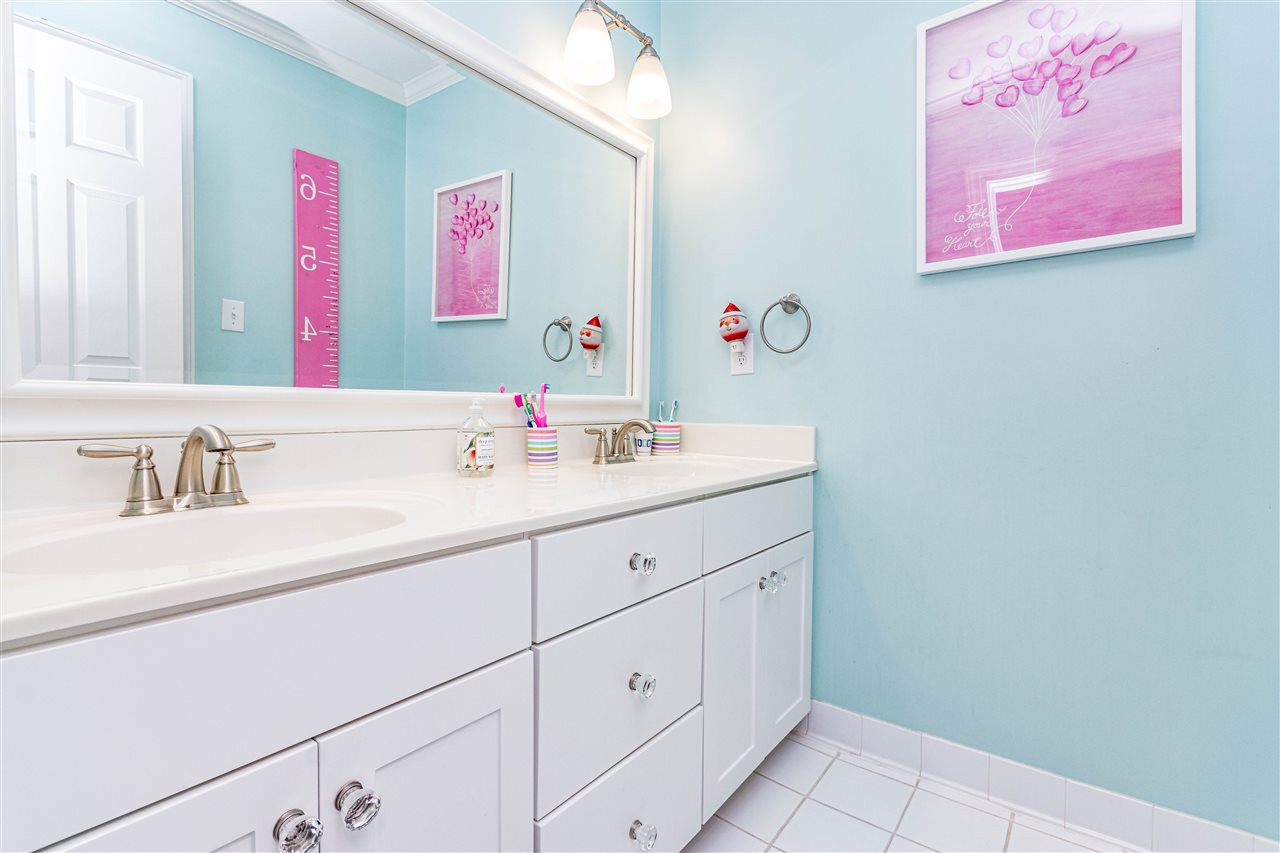 7913 Sandy Bottom Way Raleigh, NC 27613 - Photo 18 of 23 2ND FULL BATH UPSTAIRS