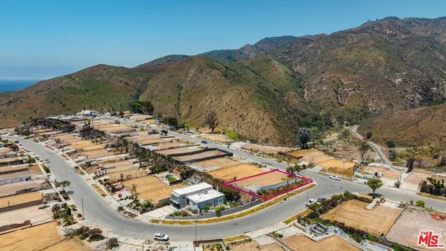 a view of an outdoor space