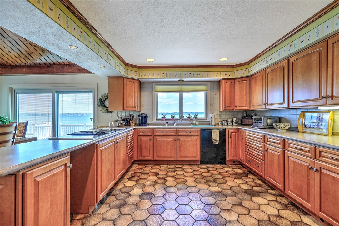10 Stonegate Road Warren, RI 02885 - Photo 34 of 50