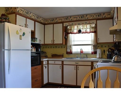 293 Thompson Road Webster, MA 01570 - Photo 9 of 22