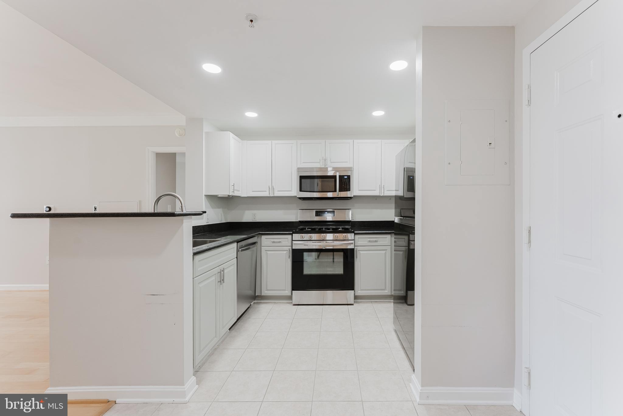 2726 Gallows Road, Unit 202 Vienna, VA 22180 - Photo 7 of 39