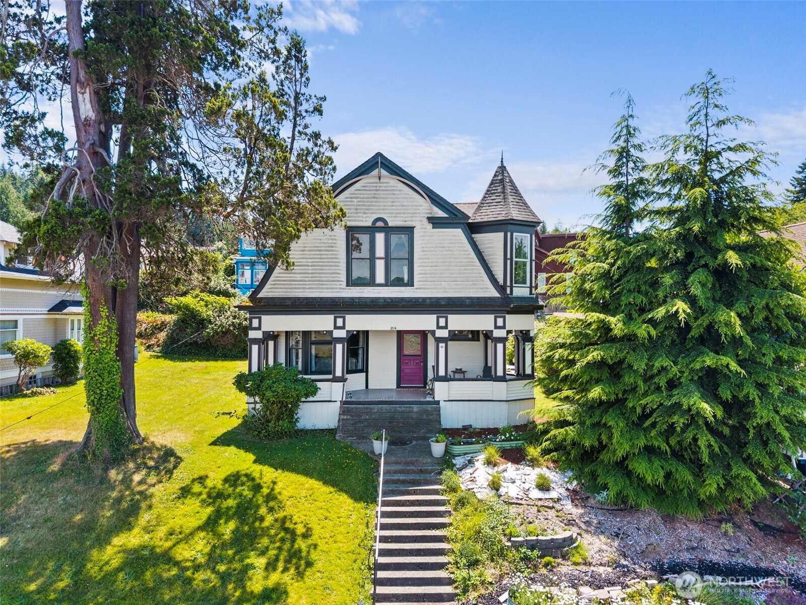 714 West First Street South Bend, WA 98586 - Photo 1 of 40