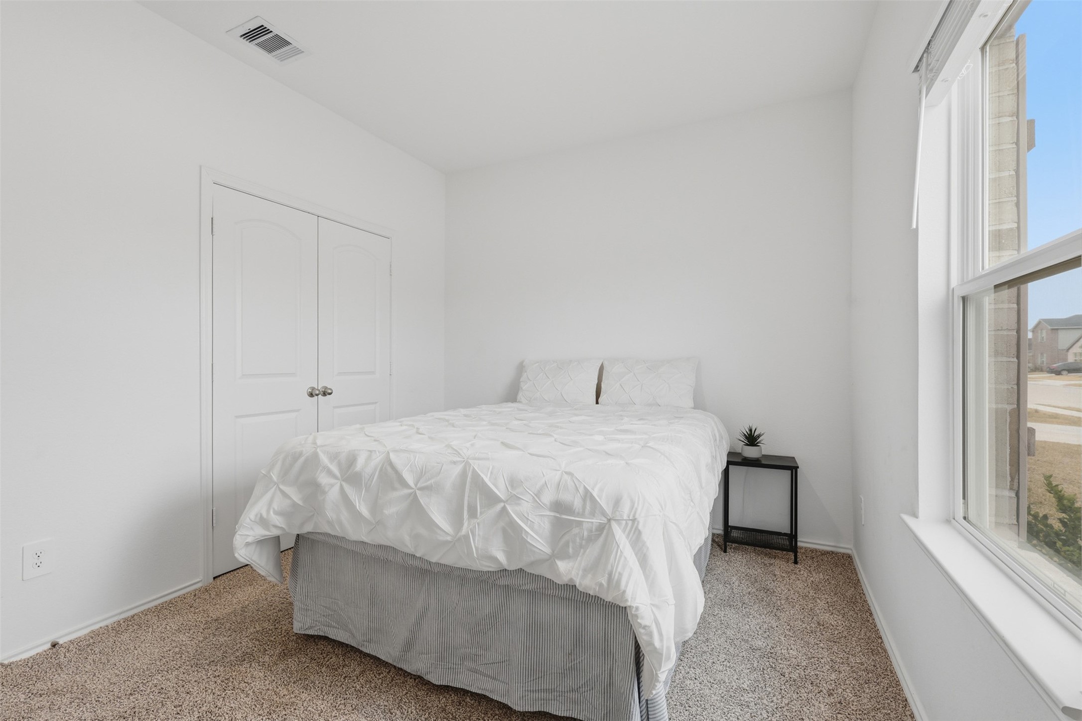 17719 Winfall Drive Crosby, TX 77532 - Photo 33 of 47 This third bedroom features a cozy space with neutral tones, a large window for natural light, and a simple closet. Perfect for a comfortable retreat.
