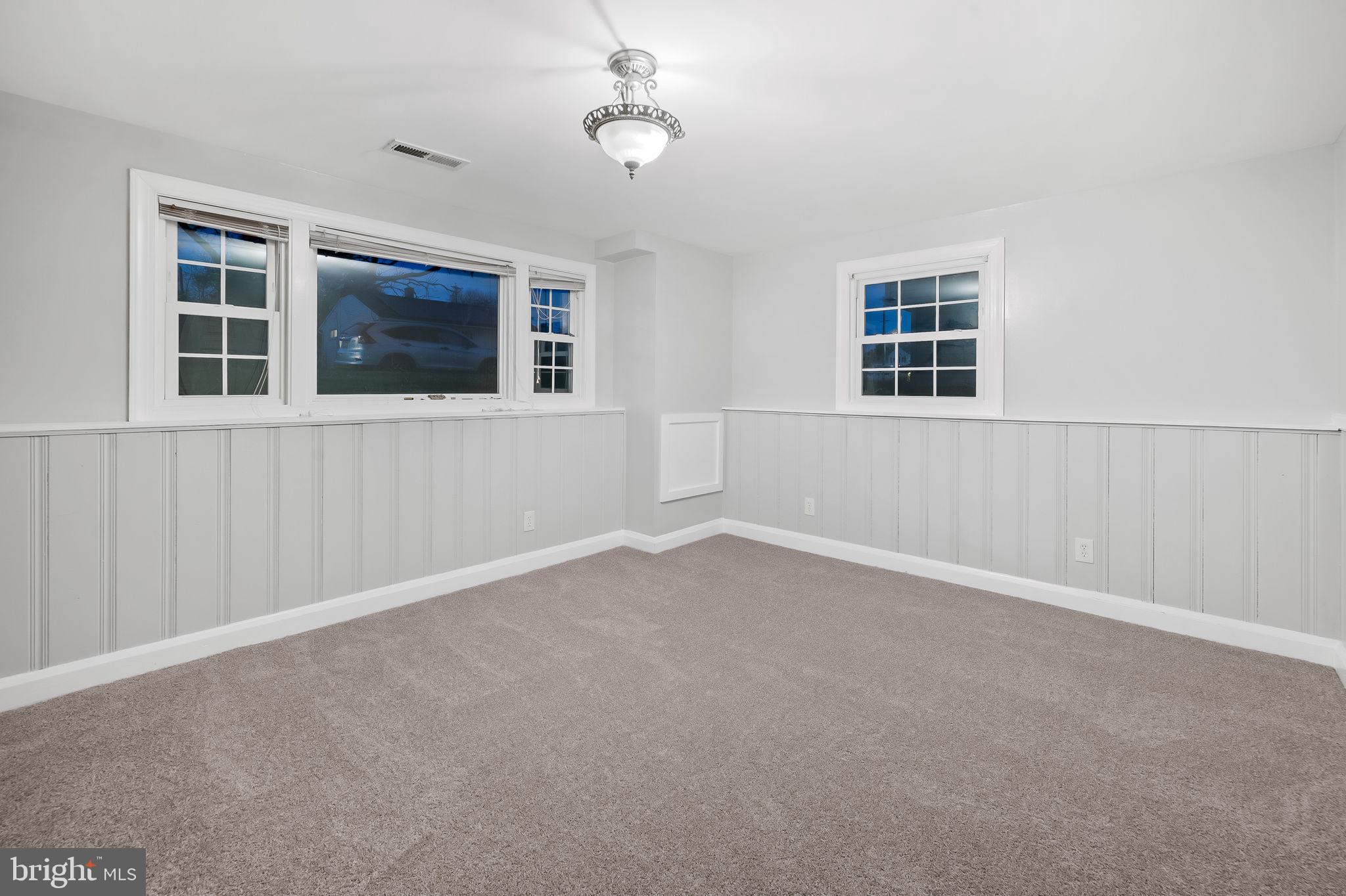 1807 Wentworth Road Parkville, MD 21234 - Photo 16 of 32