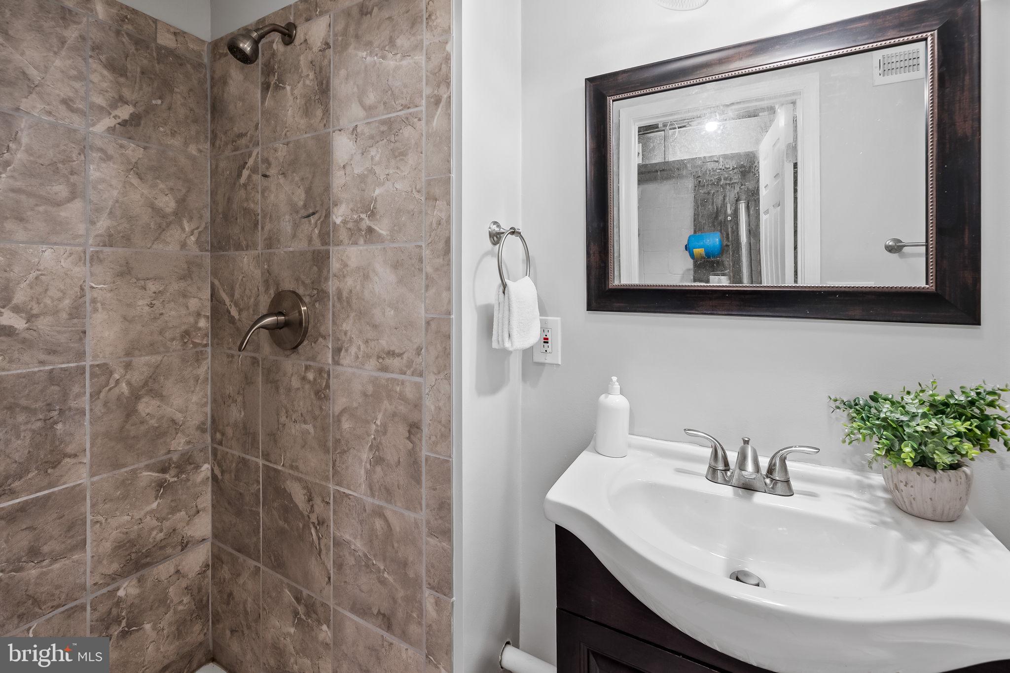 1807 Wentworth Road Parkville, MD 21234 - Photo 20 of 32