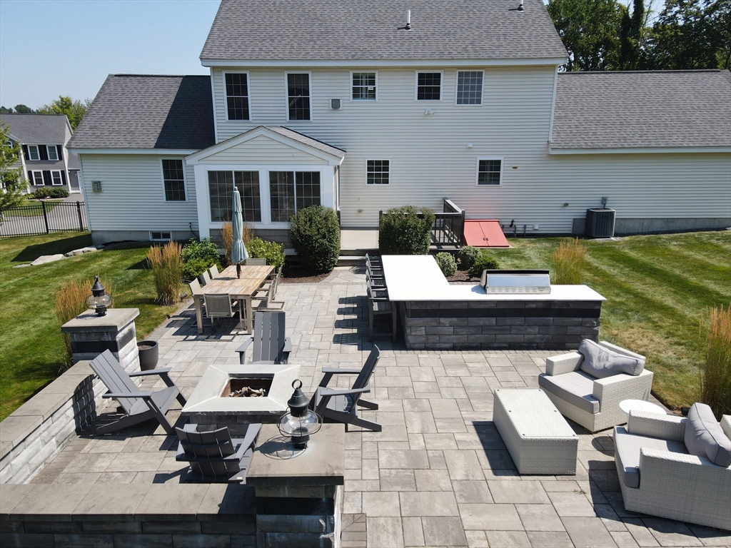 12 Old Pasture Road Dracut, MA 01826 - Photo 7 of 38 Gallery Image 7
