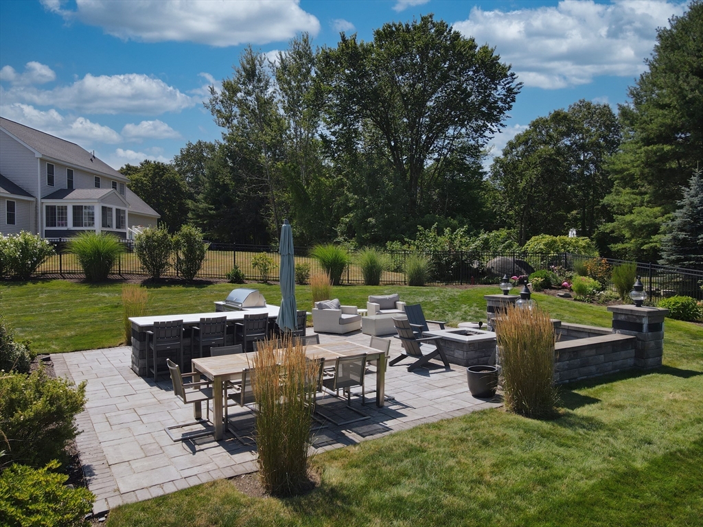 12 Old Pasture Road Dracut, MA 01826 - Photo 8 of 38 Gallery Image 8