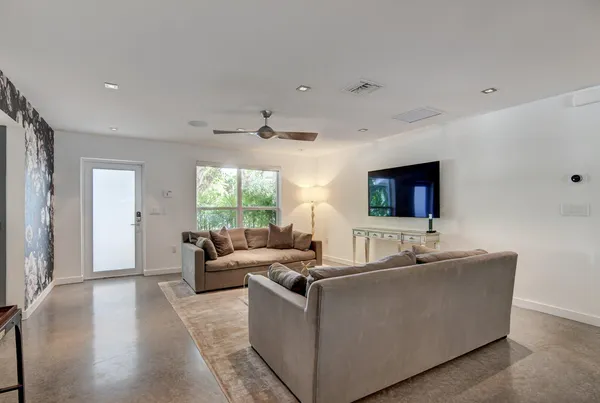$8,900 | 717 Northeast 1st Court, Delray Beach, FL 33483