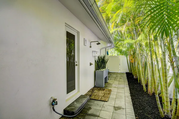 $8,900 | 717 Northeast 1st Court, Delray Beach, FL 33483