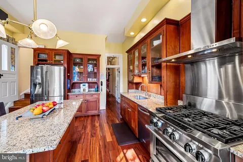 a living room with furniture and a walk in closet