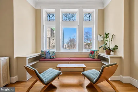 a view of entryway with a front door