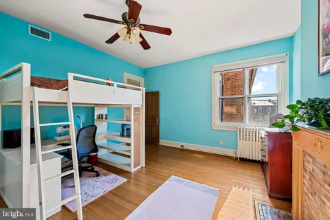 a black and white photo of a room