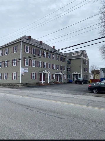 $2,400 | 341 Lakeview Avenue, Unit 6, Lowell, MA 01850