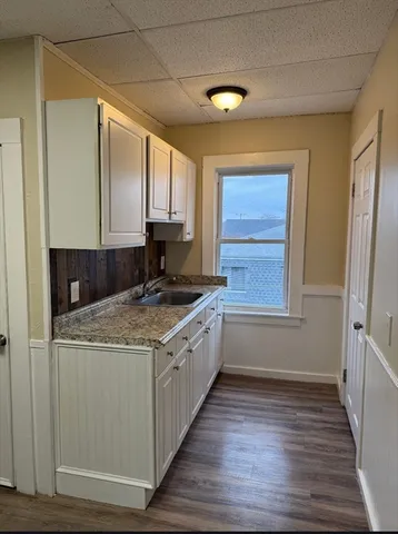 $2,400 | 341 Lakeview Avenue, Unit 6, Lowell, MA 01850