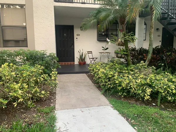 $2,000 | 1256 South Military Trail, Unit 913, Deerfield Beach, FL 33442