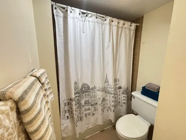 $2,000 | 1256 South Military Trail, Unit 913, Deerfield Beach, FL 33442