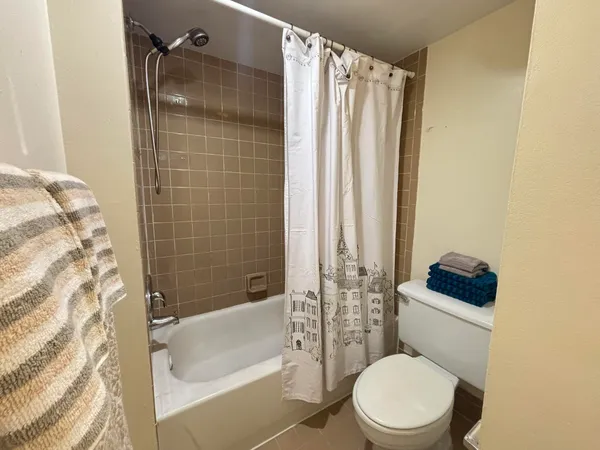 $2,000 | 1256 South Military Trail, Unit 913, Deerfield Beach, FL 33442