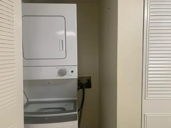 $2,000 | 1256 South Military Trail, Unit 913, Deerfield Beach, FL 33442