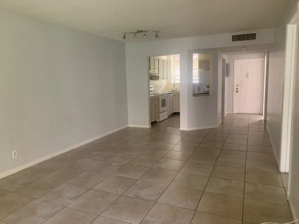$2,000 | 1256 South Military Trail, Unit 913, Deerfield Beach, FL 33442