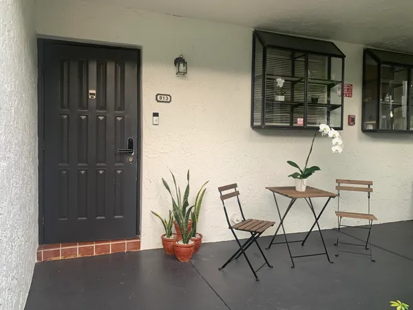 $2,000 | 1256 South Military Trail, Unit 913, Deerfield Beach, FL 33442