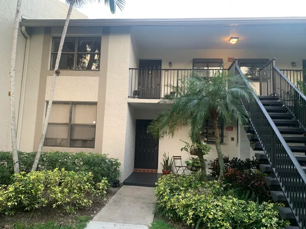 $2,000 | 1256 South Military Trail, Unit 913, Deerfield Beach, FL 33442