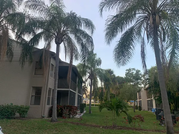 $2,000 | 1256 South Military Trail, Unit 913, Deerfield Beach, FL 33442