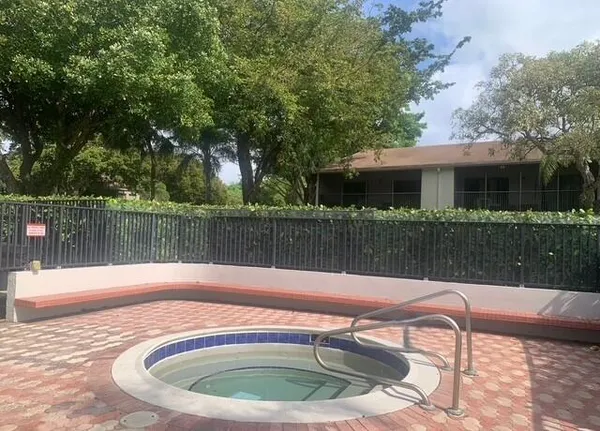 $2,000 | 1256 South Military Trail, Unit 913, Deerfield Beach, FL 33442