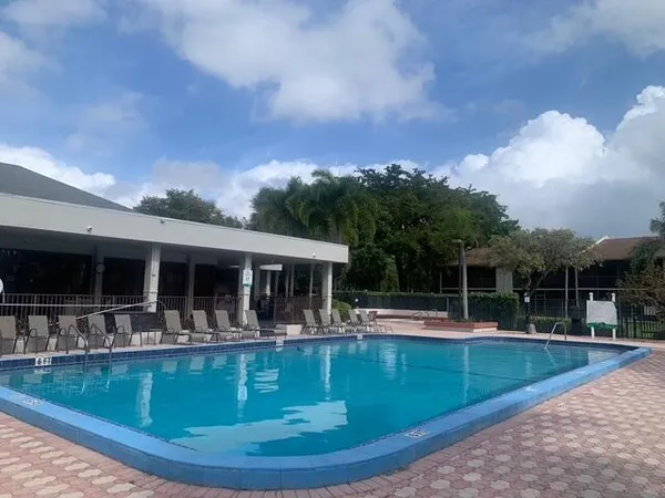 $2,000 | 1256 South Military Trail, Unit 913, Deerfield Beach, FL 33442