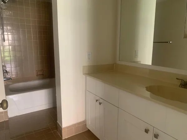 $2,000 | 1256 South Military Trail, Unit 913, Deerfield Beach, FL 33442