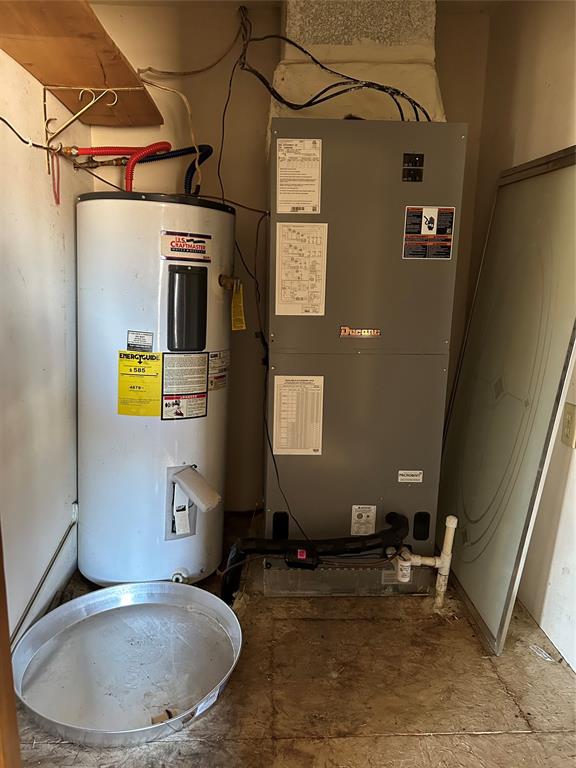 770 Rains County Road 3060 Emory, TX 75440 - Photo 39 of 39 a bathroom with a sink and mirror