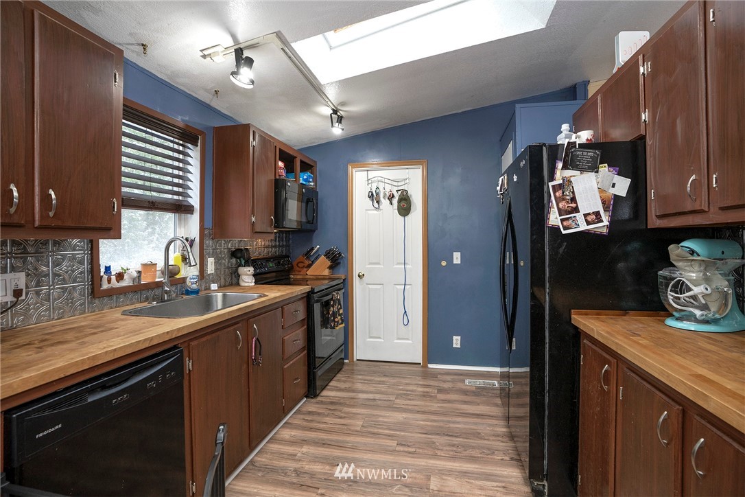 301 East Underline Road Belfair, WA 98528 - Photo 11 of 37 Gallery Image 11