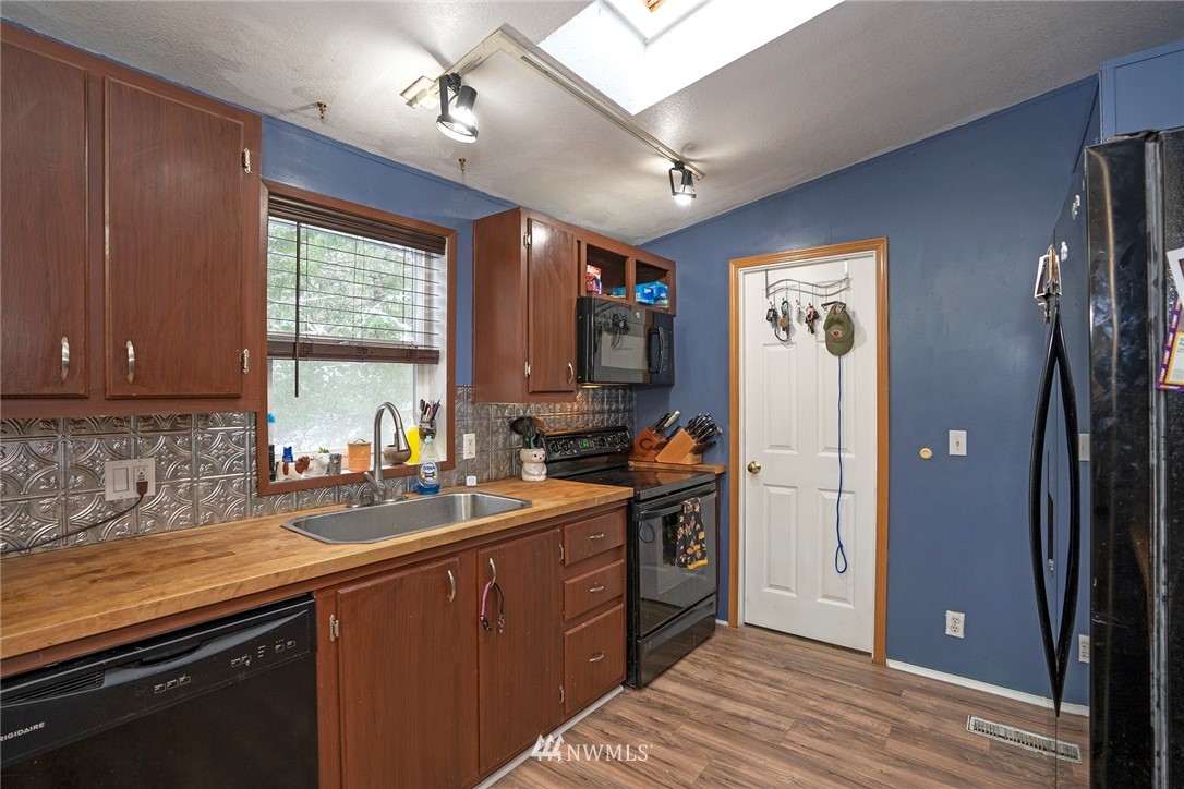 301 East Underline Road Belfair, WA 98528 - Photo 10 of 37 Gallery Image 10