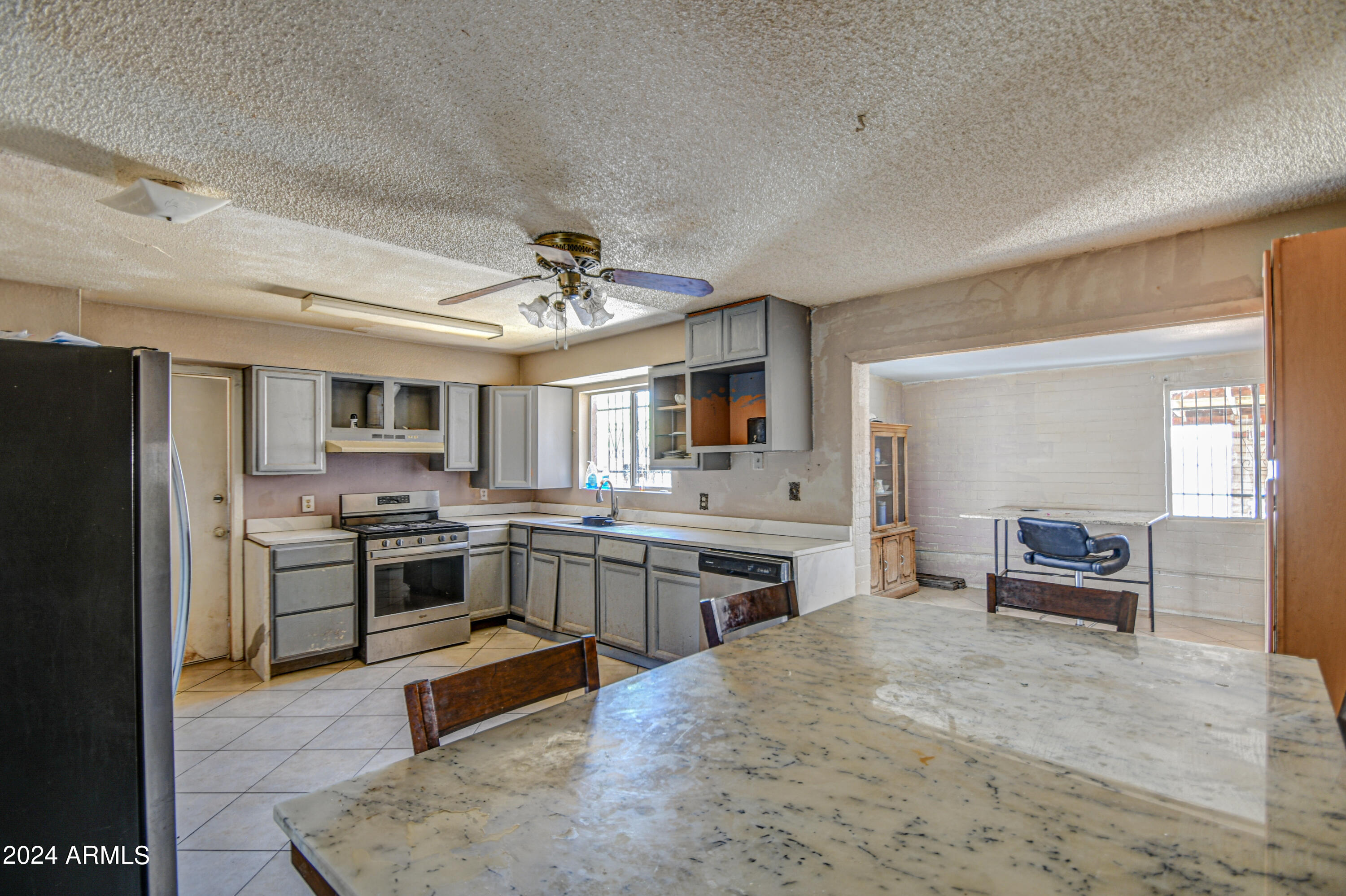 4862 West Almeria Road Phoenix, AZ 85035 - Photo 15 of 36 Kitchen 3