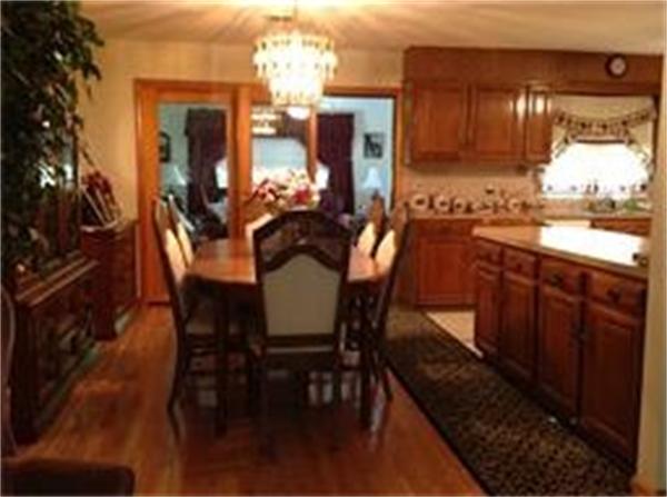39 Ashmore Road Worcester, MA 01602 - Photo 14 of 24 a dining room with furniture and window