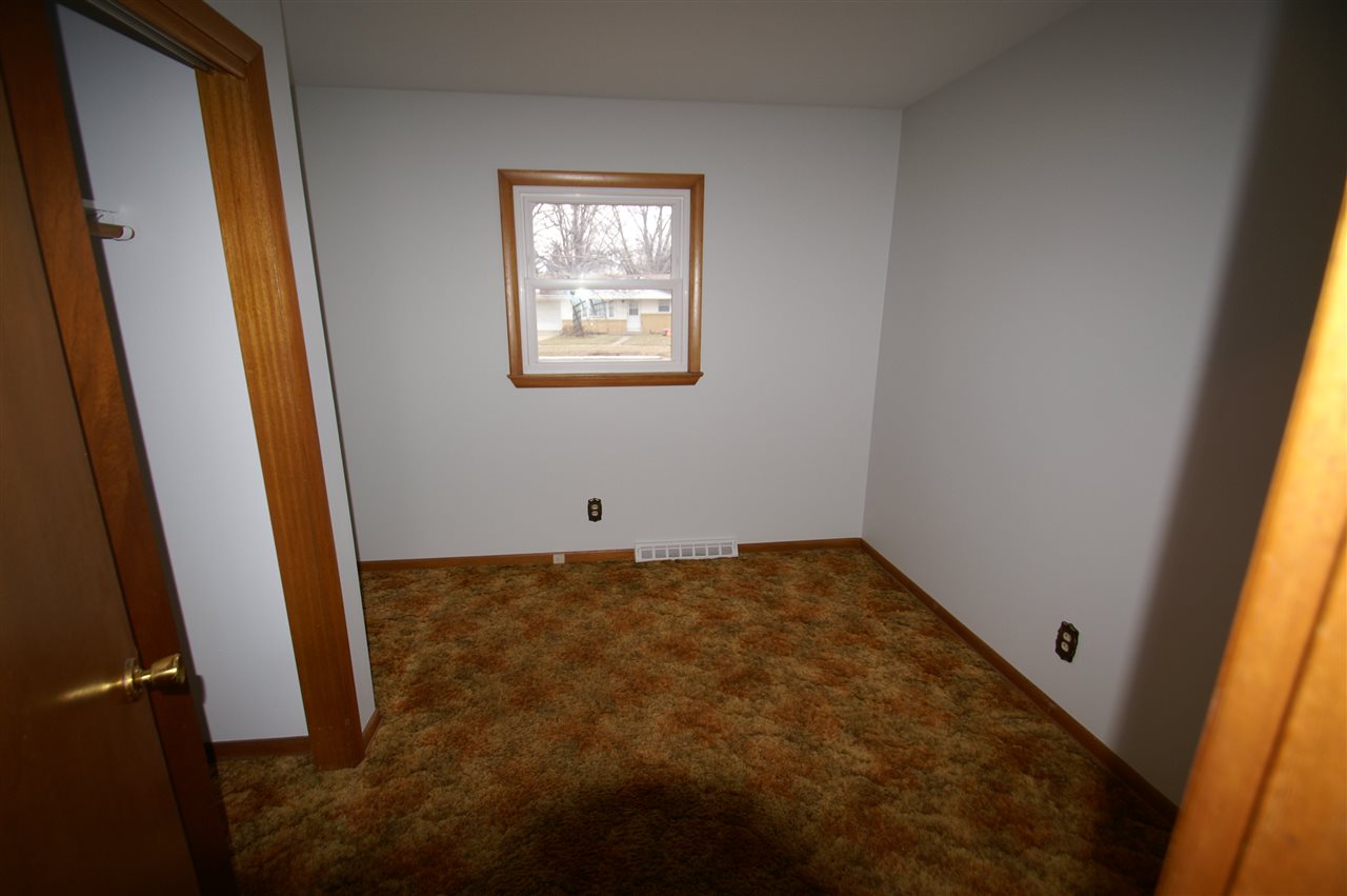 7505 Buffalo Grove Road Loves Park, IL 61111 - Photo 8 of 18 Gallery Image 8
