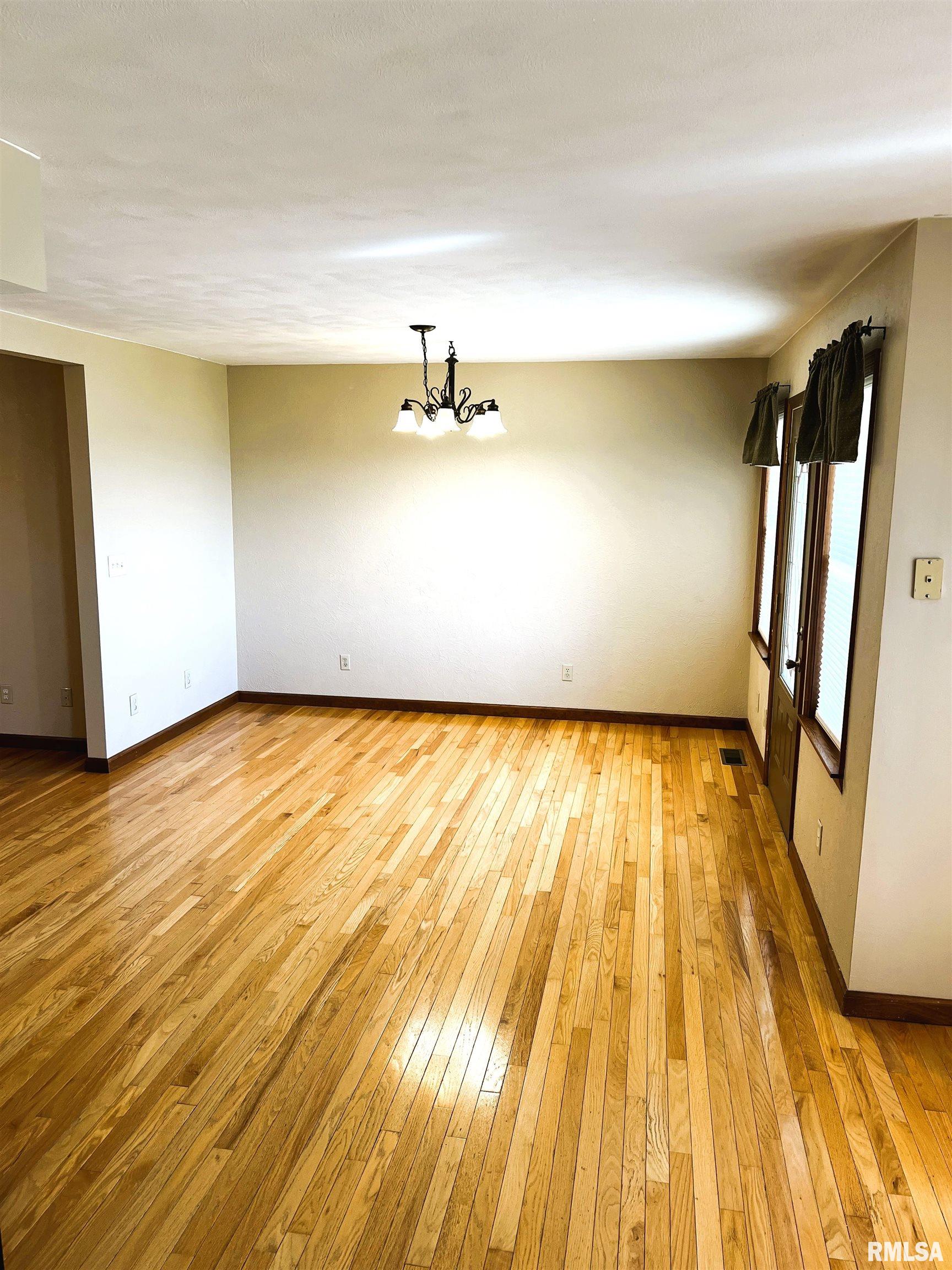 12346 Townline Road Pekin, IL 61554 - Photo 5 of 18